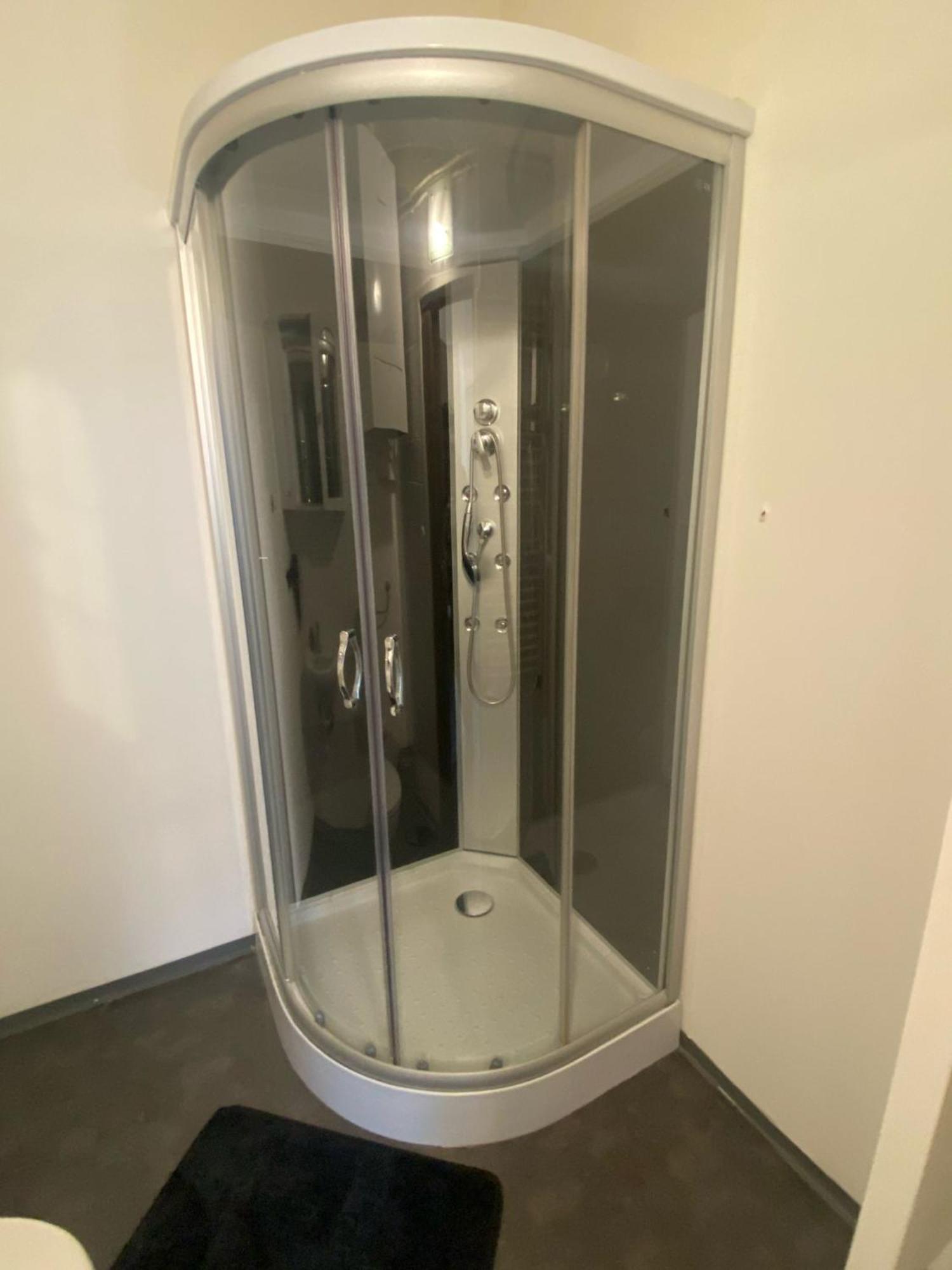 Comfy 1br 15 Min To Ottakring Station Apartment